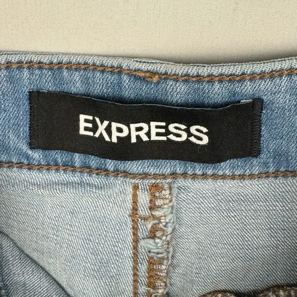 Express Blue Light Wash Denim Pleated Cuffed Jean‎ Hi-Rise Shortie Shorts Sz 8